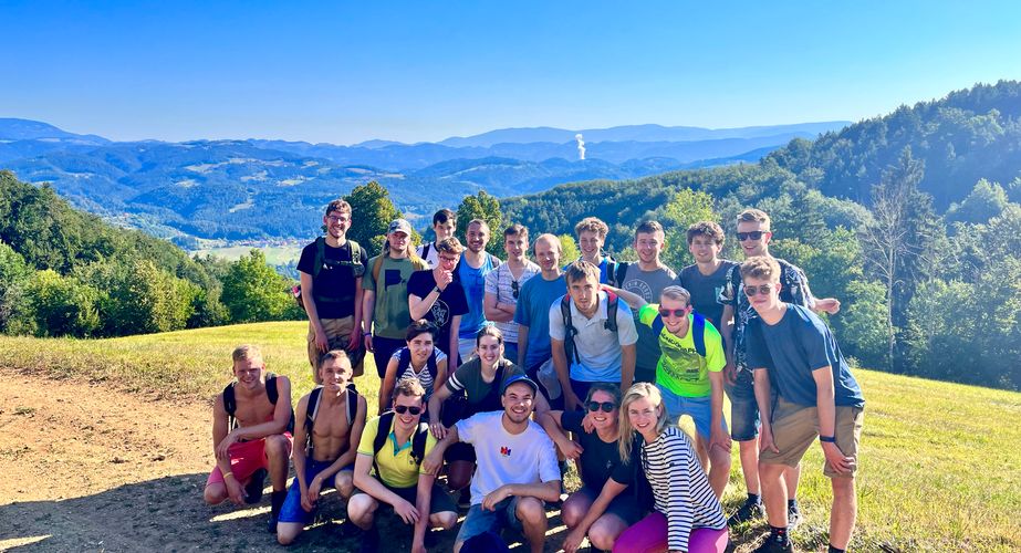 Groepfoto wandeling omgeving Groepfoto wandeling omgeving